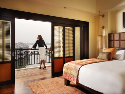 Spacious Deluxe Rooms all offer views overlooking either the city, pool or lake.